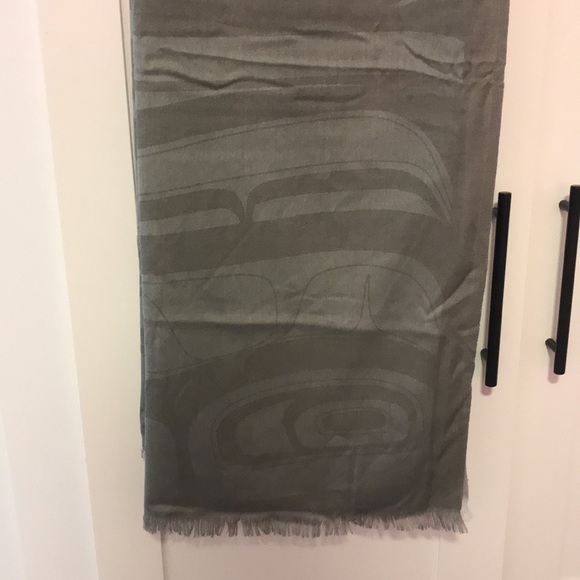 Raven design scarf/shawls - Picture 3 of 9